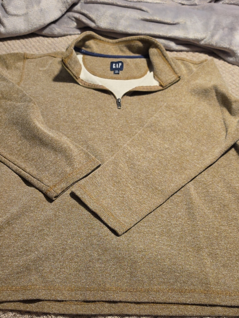 GAP Men's Quarter-Zip Sweater in Heathered Light Tan